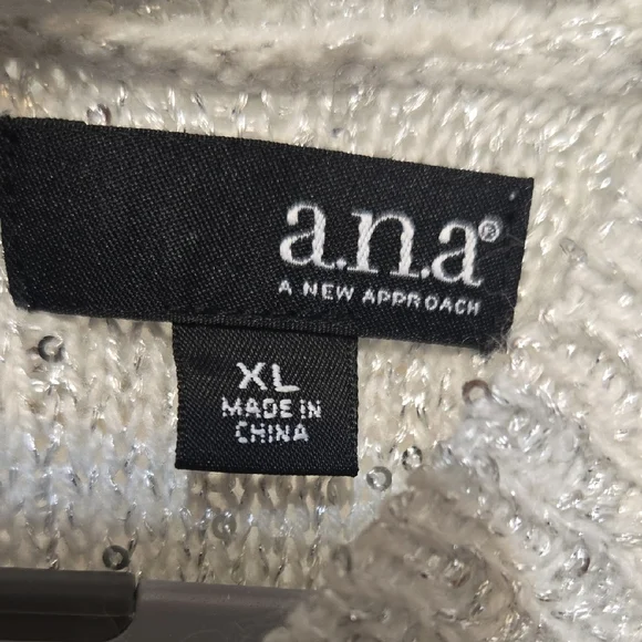 a.n.a White Sequin Knit Sweater Bow Detail In Back - Picture 2 of 4